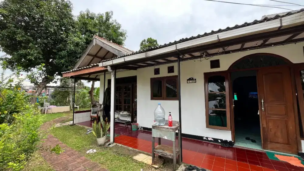 Dijual Rumah Strategis di Ciracas, LT 1 Luas ada Halaman
