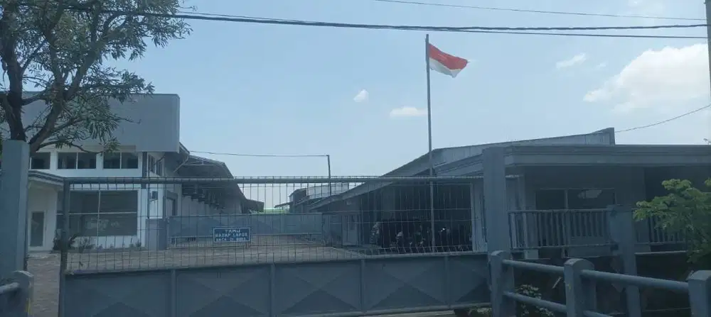 DIJUAL BANGUNAN KOMERSIAL DI JL RAYA ADA BANGUNAN SIAP PAKAI DAN PAGAR