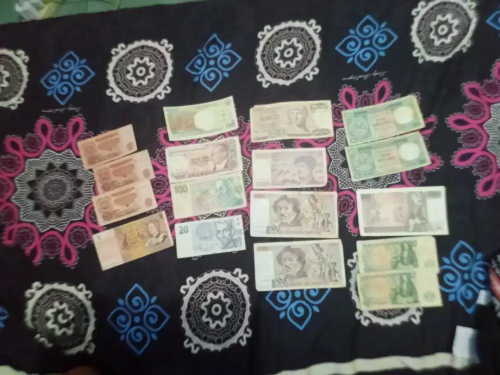 Di jual koleksi uang asing era 1970 - 1990