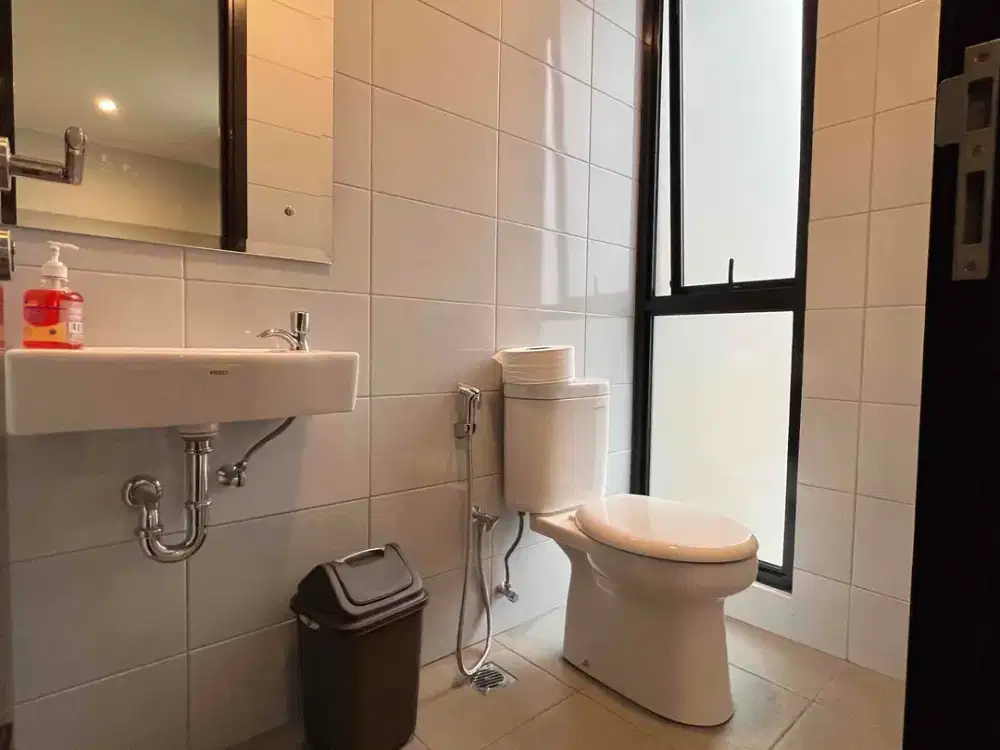 Rumah Strategis Tipe Hook 2 Lantai  1 Milyaran 5 Menit Akses Tol