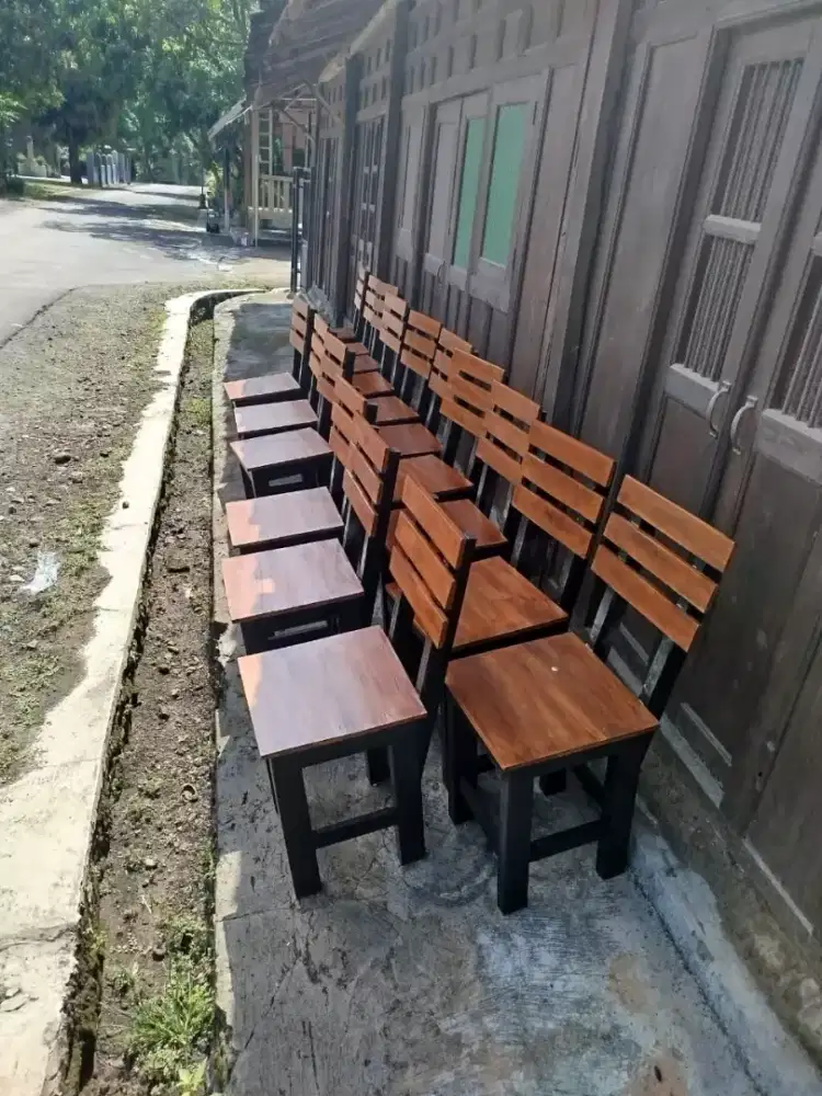 Kursi cafe plitur 2 warna