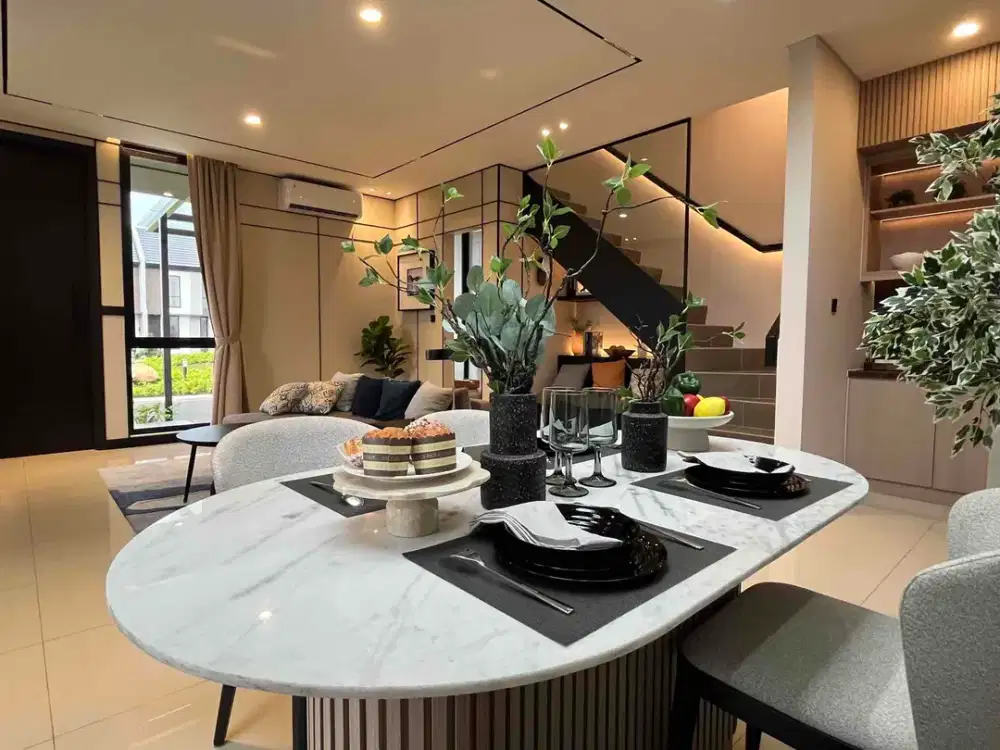 Rumah 3 Lantai  1 Menit Ke Mall Summarecon, Bekasi 1,5 Milayaran