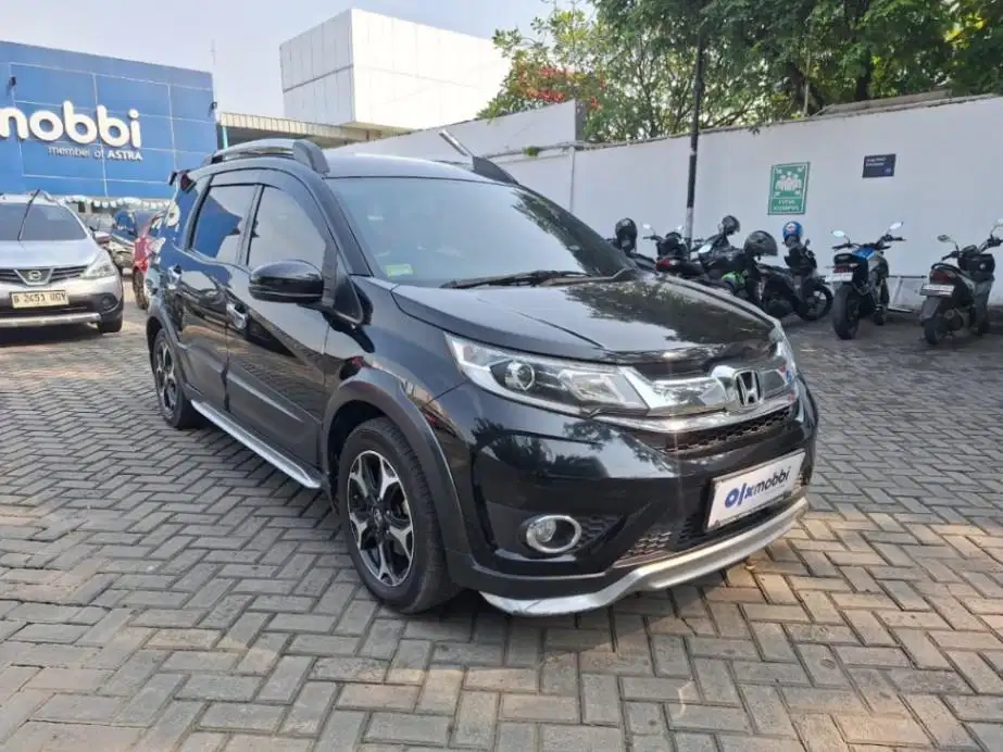 LOW DP Honda BR-V 1.5 E Prestige Bensin-AT 2017 SZJ