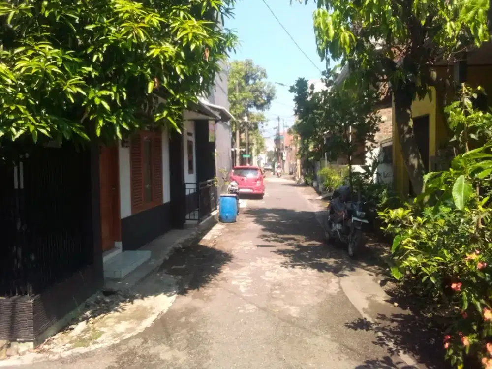 DISEWAKAN RUMAH TERAWAT 2 LANTAI POSISI HOOK DI TERUSAN BUAHBATU DEKAT AKSES TOL