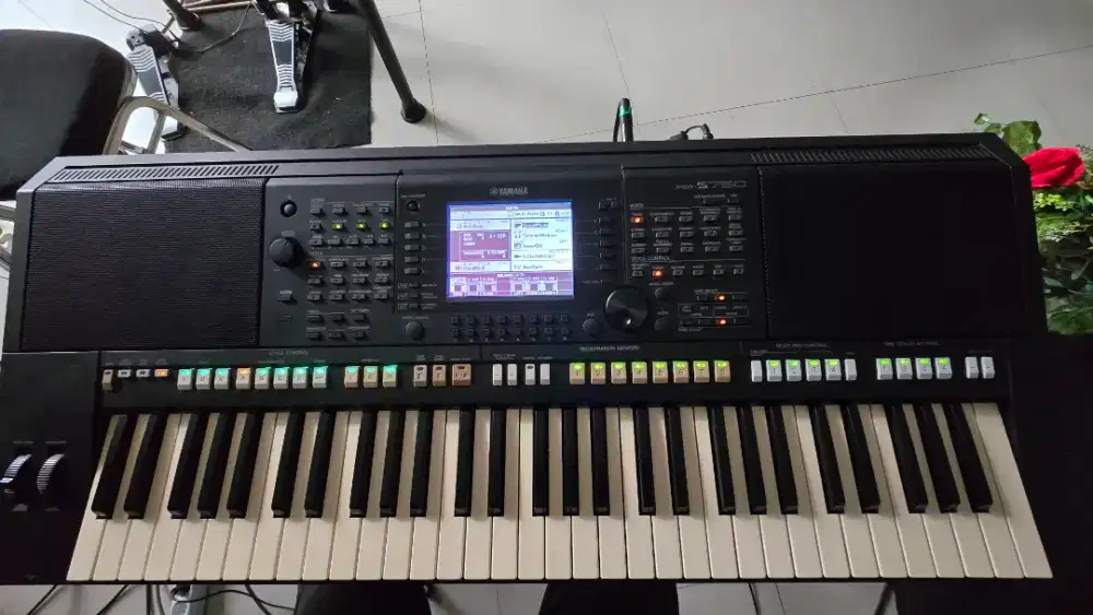 Keyboard yamaha psr s750