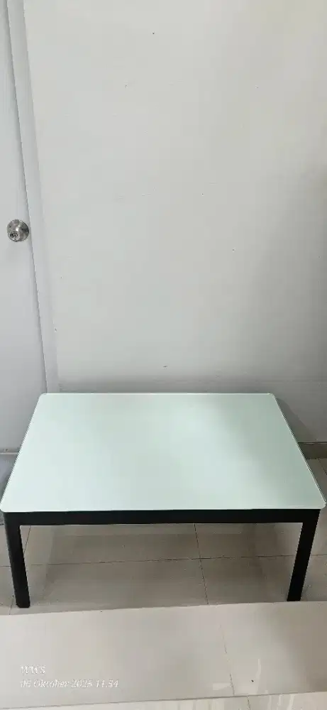 Meja Kaca Tempered Glass