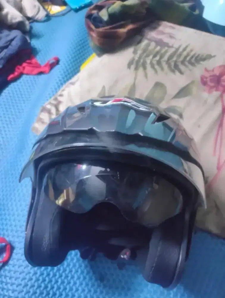 HELEM ada Double visor nya