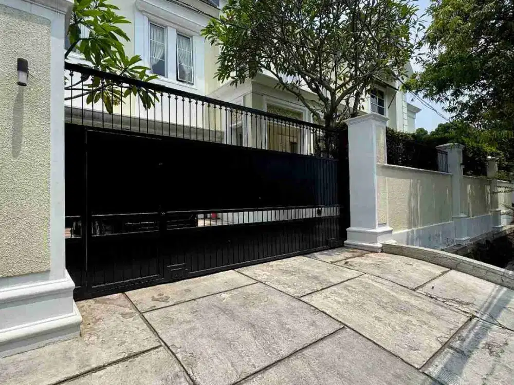 TURUN HARGA CLASSIC COLONIAL DESIGN HOUSE PRIME AREA DI CIPETE