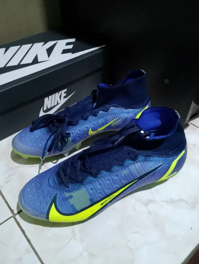 Sepatu bola Nike size 43