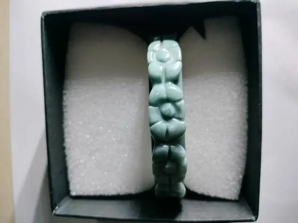 Gelang batu giok tali