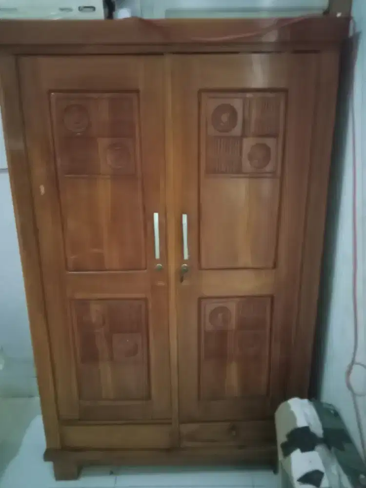 DI JUAL CEPAT LEMARI KAYU