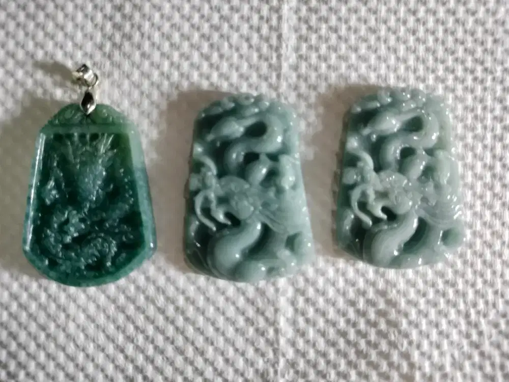 Liontin Naga batu giok