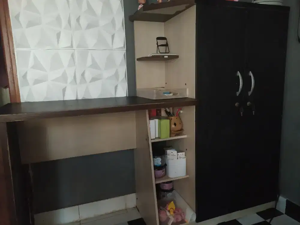 Meja belajar/kerja plus lemari