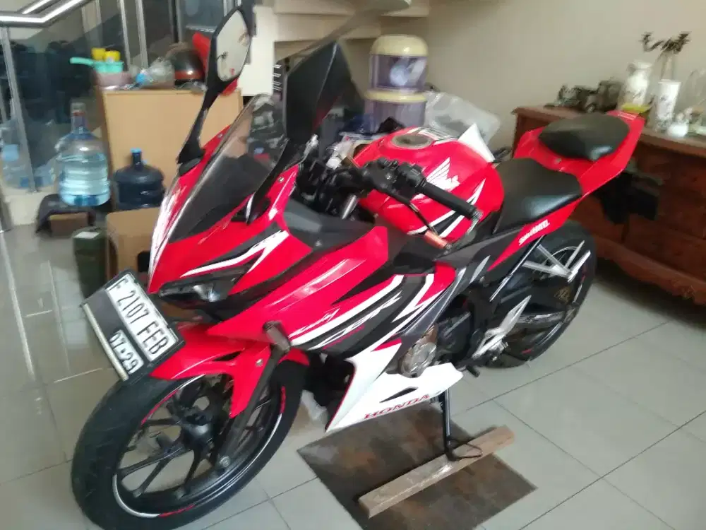 Motor Honda CBR 150 Merah Putih Original Bodi Mesin Standar Bagus 2019
