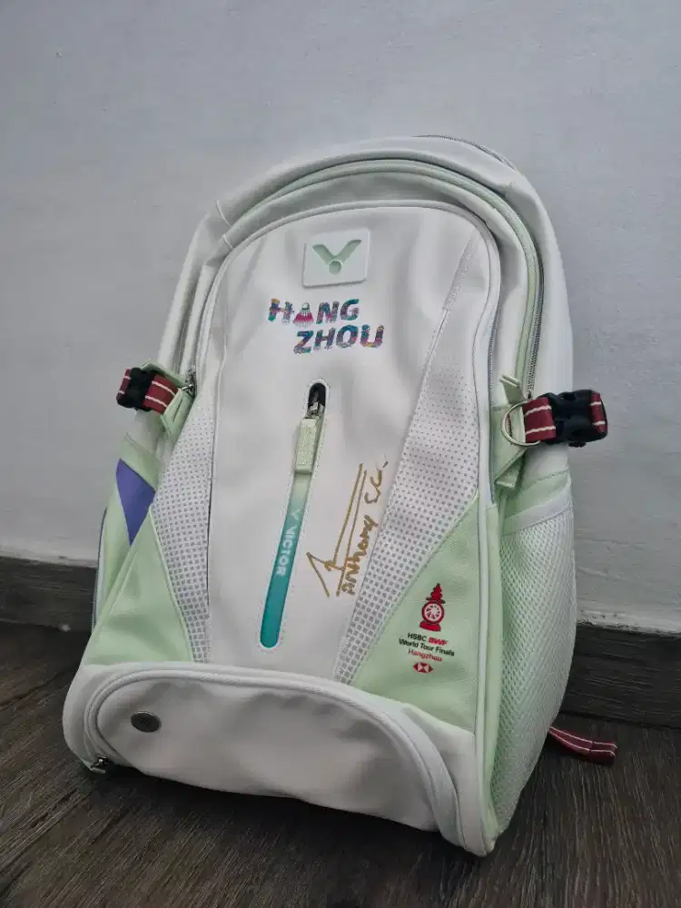TAS BADMIN BWF HANGZHOU TANDA TANGAN GINTING ORI, MERK VICTOR