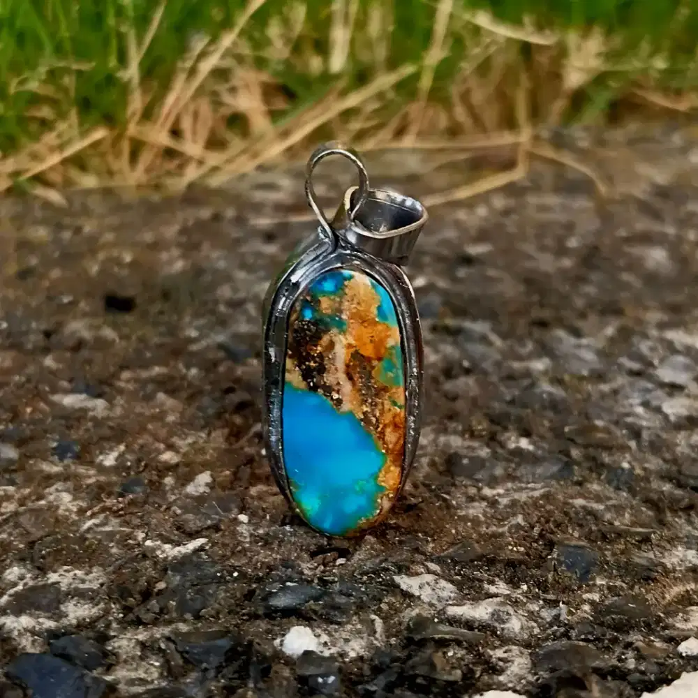 Liontion batu pirus persia