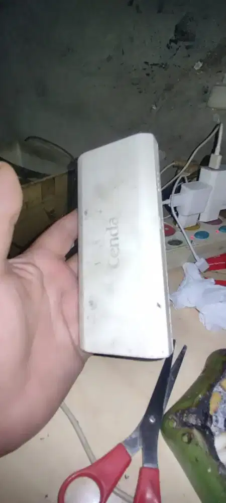 Power bank awet warna outih