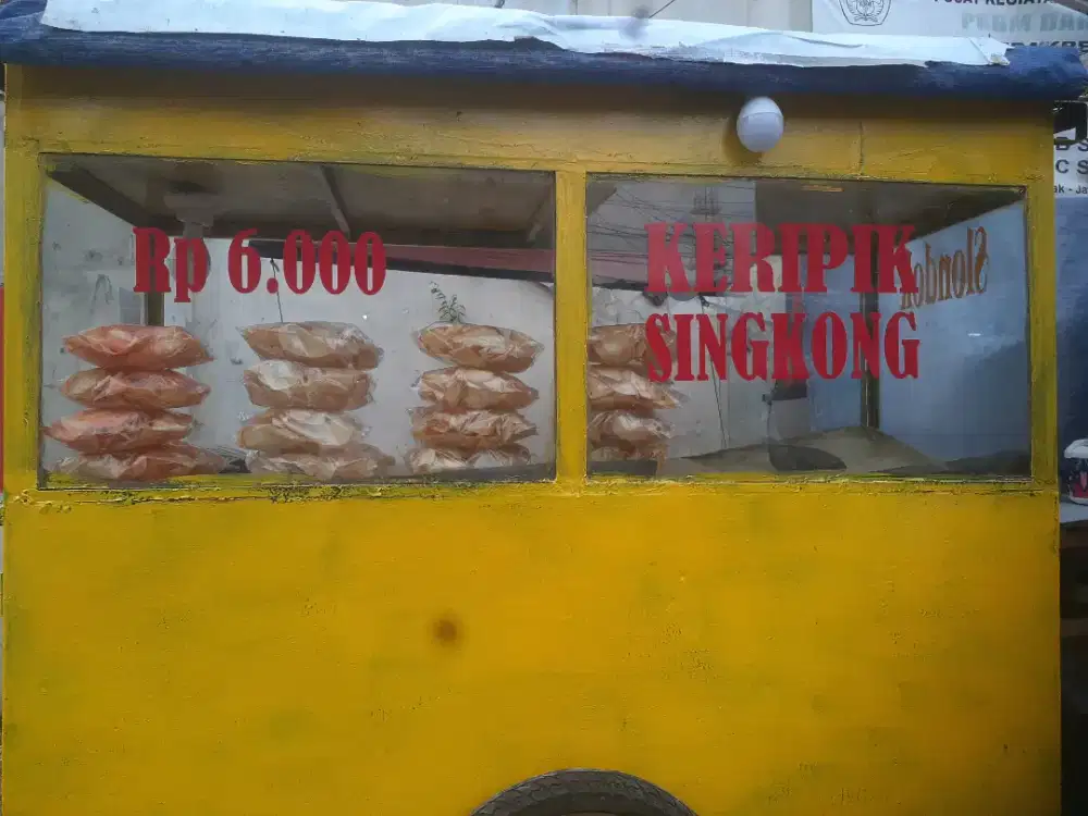 Gerobak bekas keripik