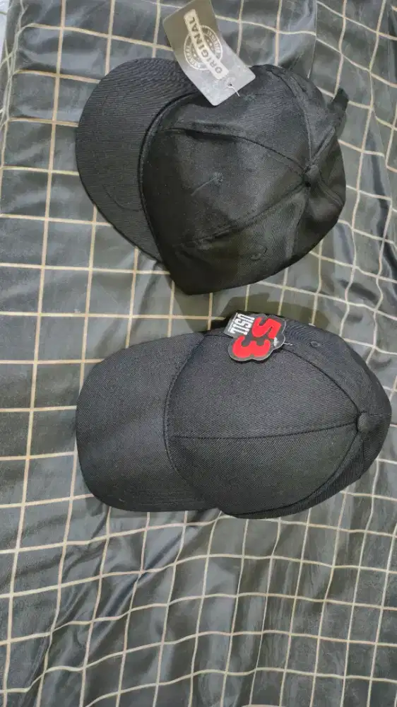 topi hitam polos