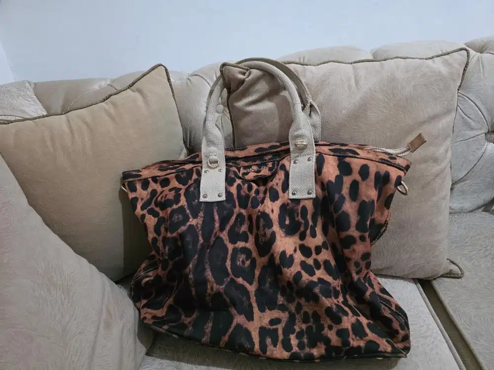 Tas Prada Motif Leopard