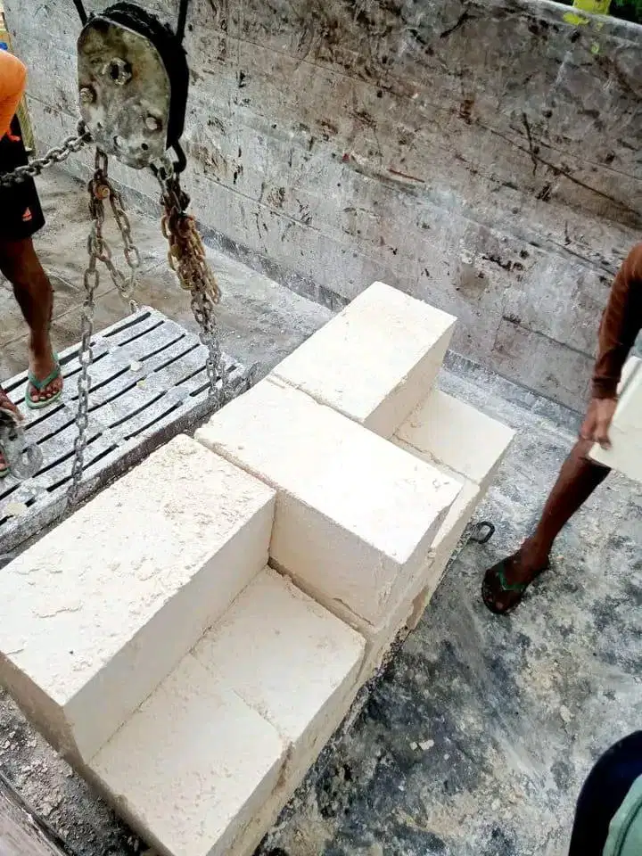 Batu kumbung pondasi