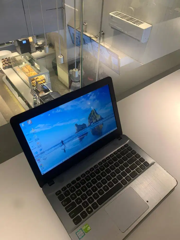 Dijual cepat Asus VivoBook Max Core i3 X441U