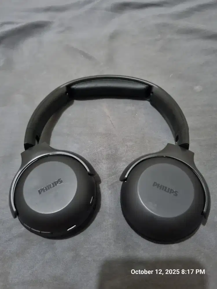 Philips TAUH 202 Black Wireless On Ear Headphones with mic