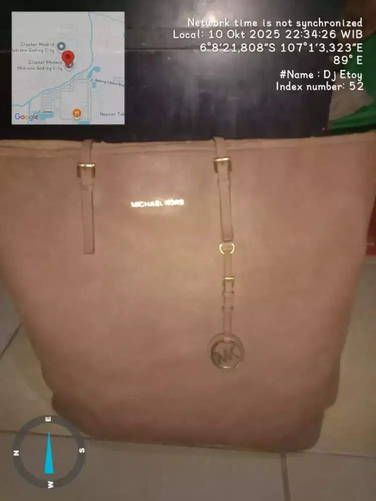 100% original Nyaman di pakai Tas selempang tangan bisa