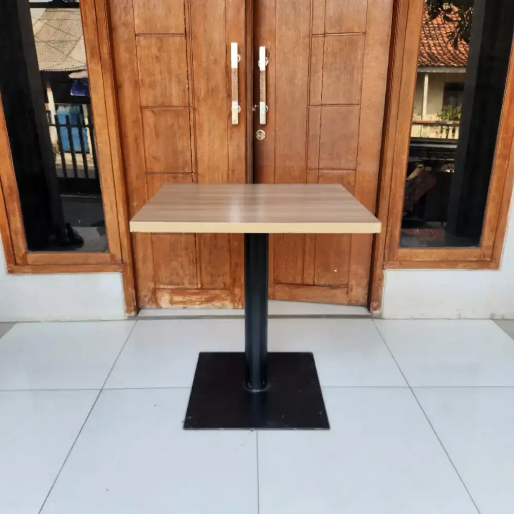 Meja Ex Cafe / Resto