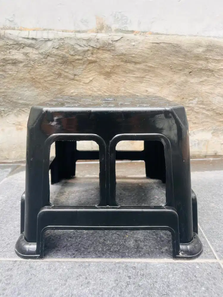 DINGKLIK KURSI PLASTIK PENDEK HITAM P20 T20cm