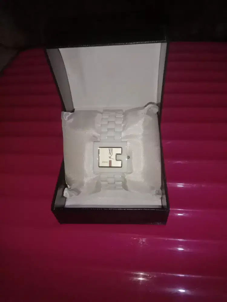 Jam tangan GUCCI wanita keramik putih