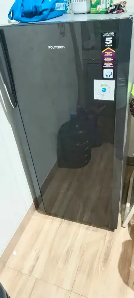 Dijual Cepat kulkas polytron Model ER64018206