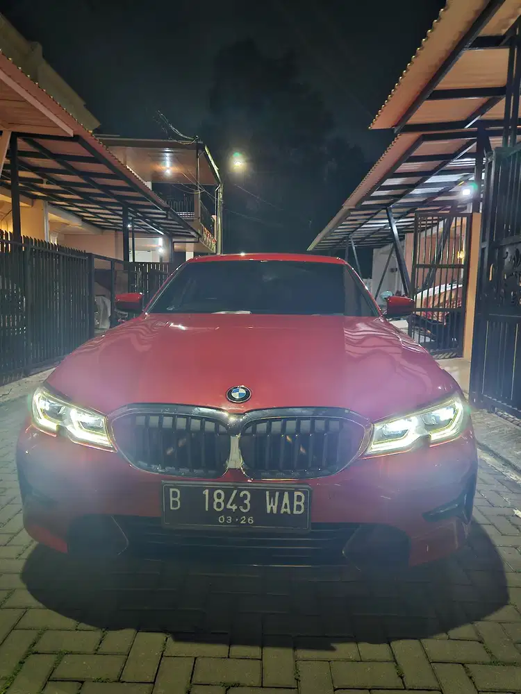 Dijual Cepat BMW 320i 2021 Bensin (Low KM) Perfect Condition