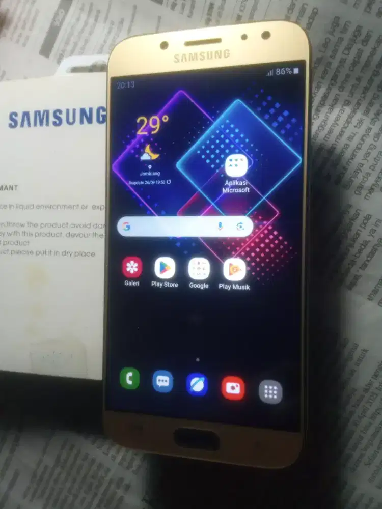 SamsungJ530-NFC-Ram3/32,BatreBaik,KameraJernih,Tulang Ori Gold-Hitam