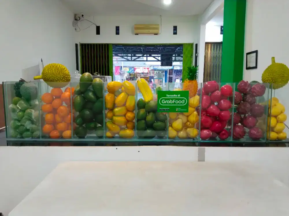 Etalase kaca jus buah
