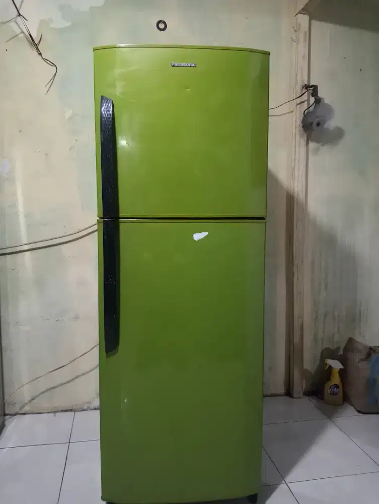 Di jual kulkas panasonic 2 pintu masih orisinil pabrik