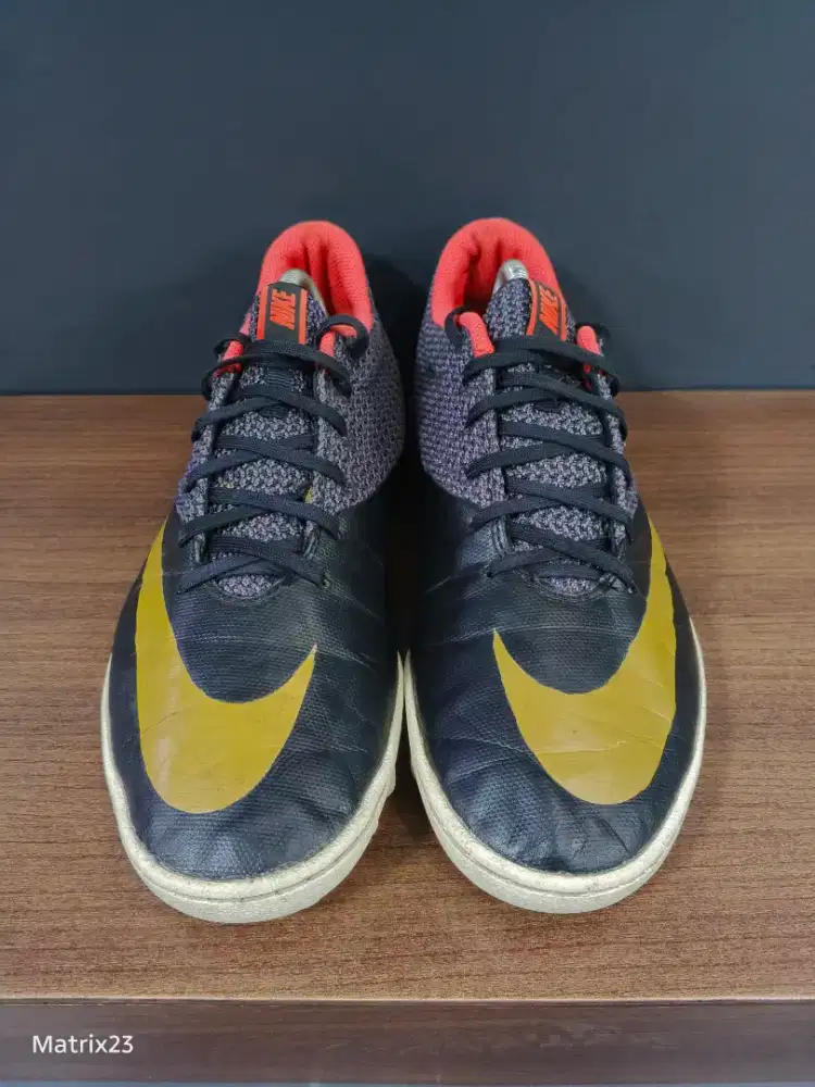 Sepatu second mini soccer lapangan sintetis