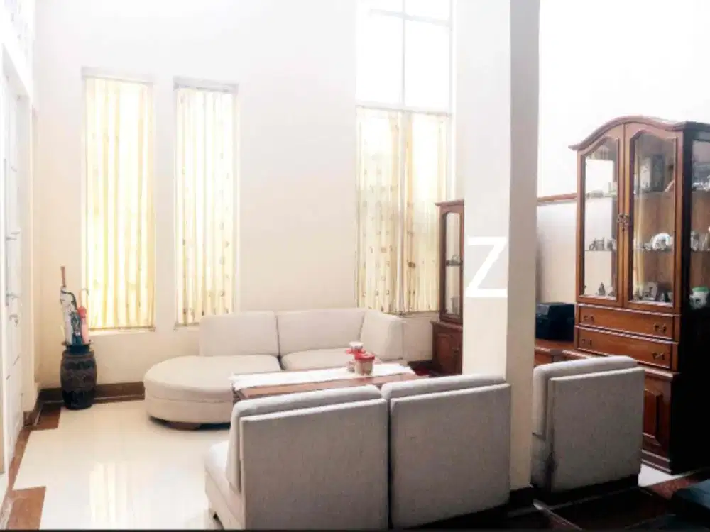 Rumah Strategis Harga 1 Milyaran 5 Menit Tol Cakung Jakarta Timur