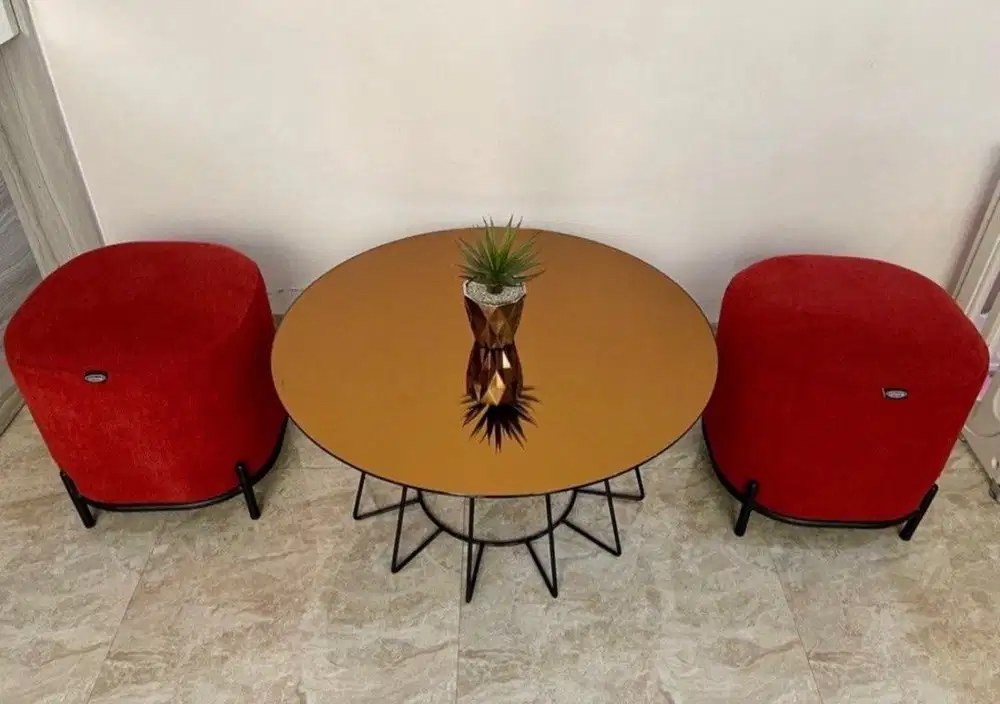 Set meja kaca dan stool informa