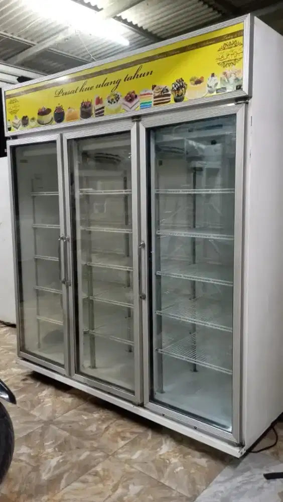 chiller showcase 3 pintu (second bergaransi)