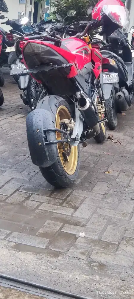 Honda Cb150R spec touring