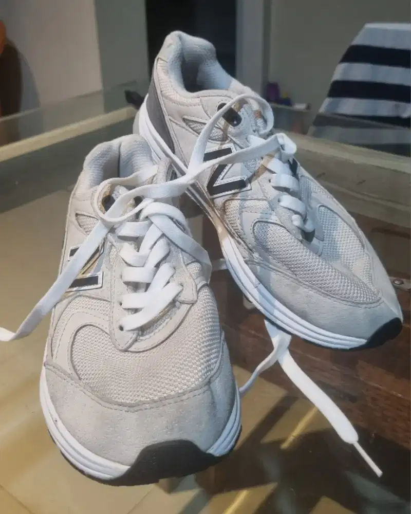 Sepatu NB 880 sz 41 insole 26cm, LIKE NEW