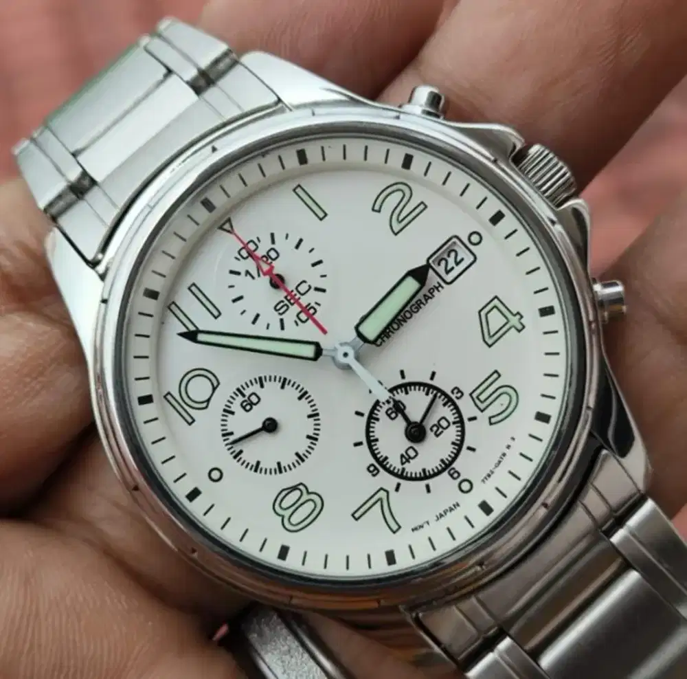 Seiko 7T92 chronograph-beautiful white dial (extreme rare)