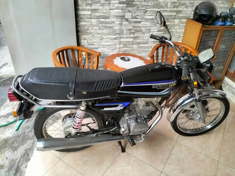 Motor Antik Honda GL Tahun 1994