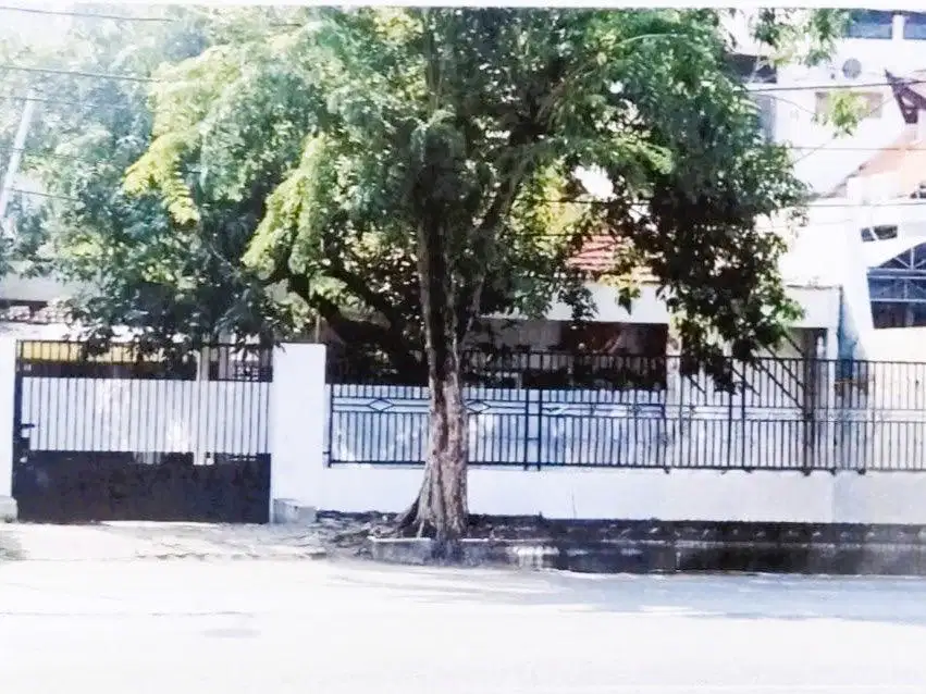 Rumah di Pusat Kota Karang Menjangan dekat Unair RSUD Dr Sutomo