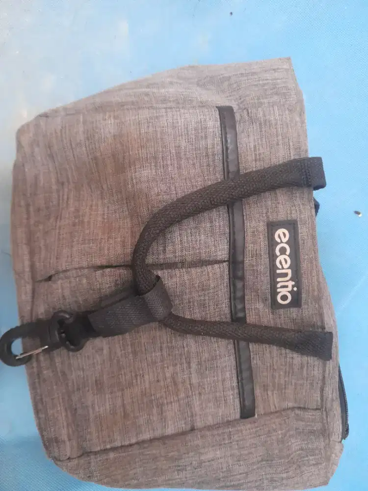 Preloved bantal menyusui. Bantal sandaran bayi. Tas ecentio