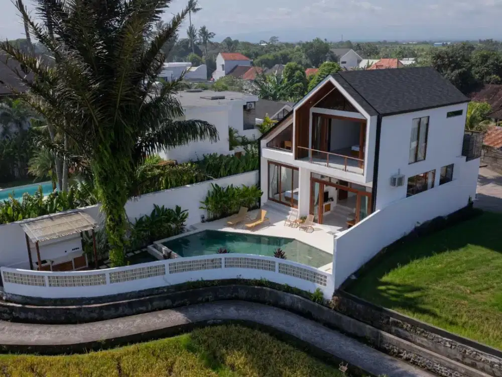 Vila 2 Kamar Tidur dengan Ruang Tamu Terbuka yang Cerah di Cepaka