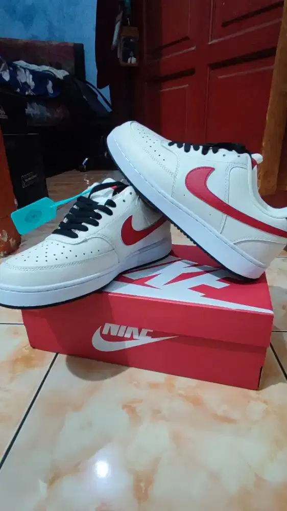 Nike Court Vision size 42