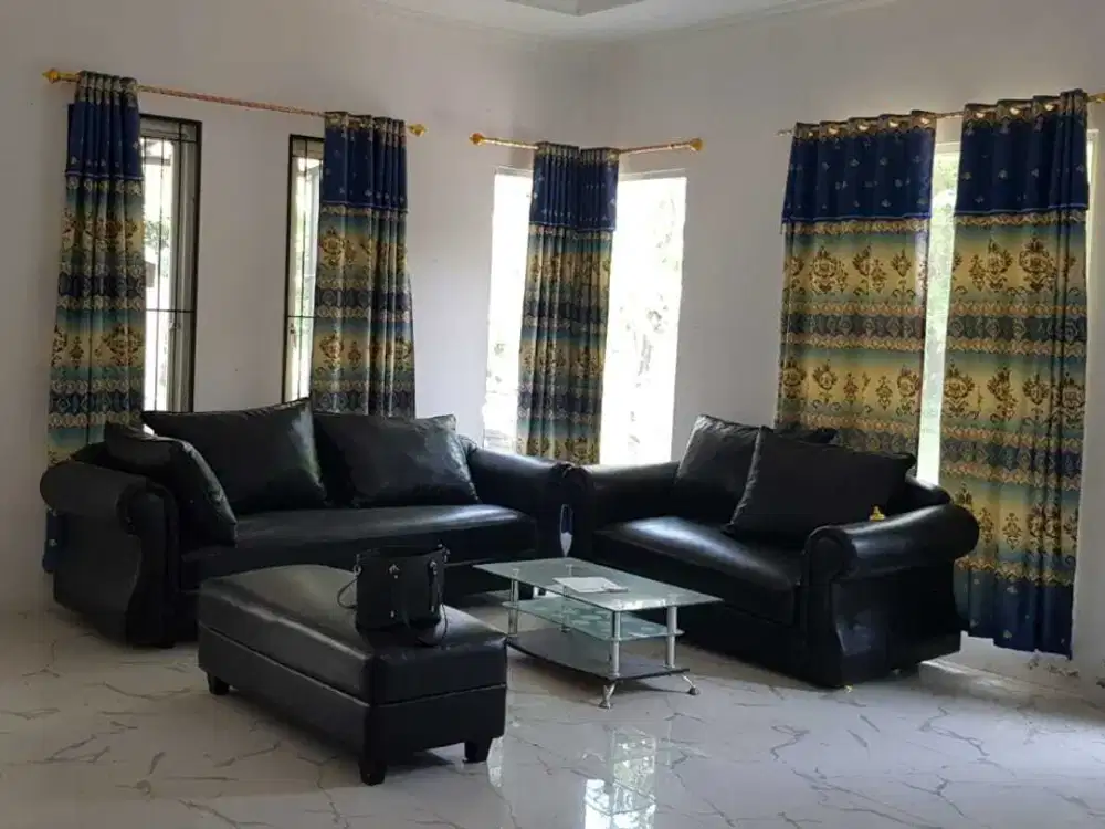 DISEWA RUMAH BAGUS TAHUNAN  HOOK STRATEGIS VENESIA SENTUL CITY SSR432