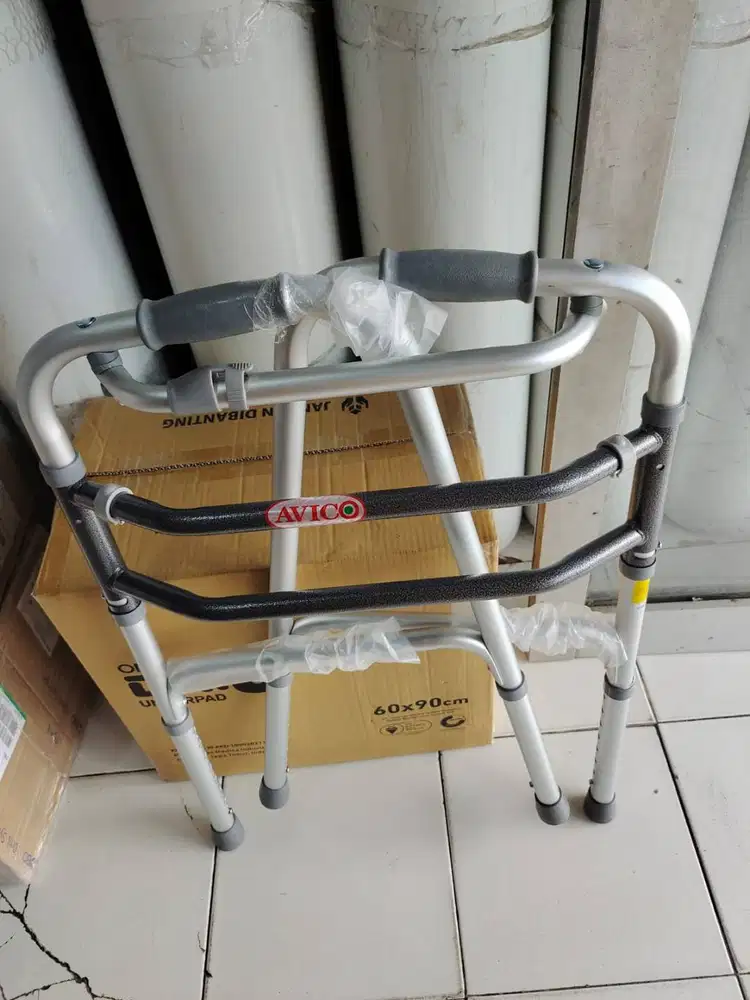 WALKER LIPAT AVICO